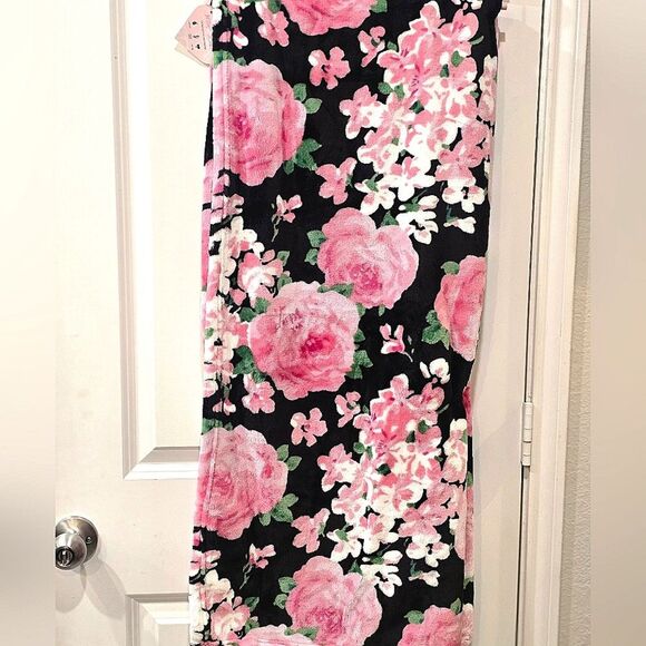 Betsey Johnson Floral Plush Throw Blanket - Picture 3 of 6
